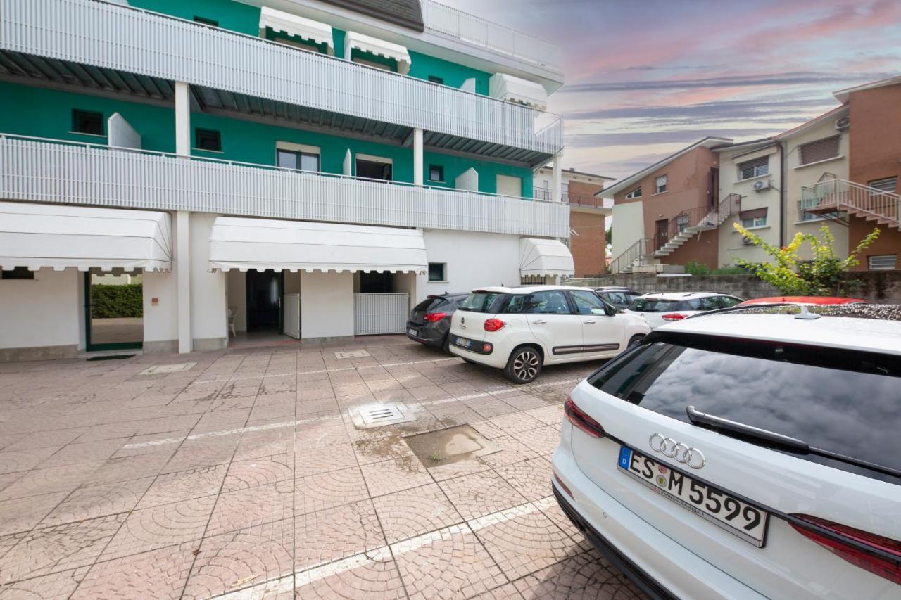 Hotel Olanda Lido di Jesolo Bagian luar foto